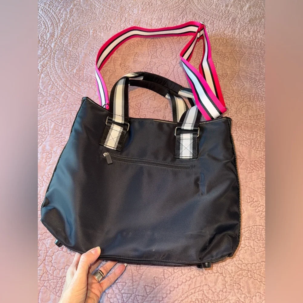 Elegant Black Quilted Laptop Bag with Pink Accents - Picture 7 of 16